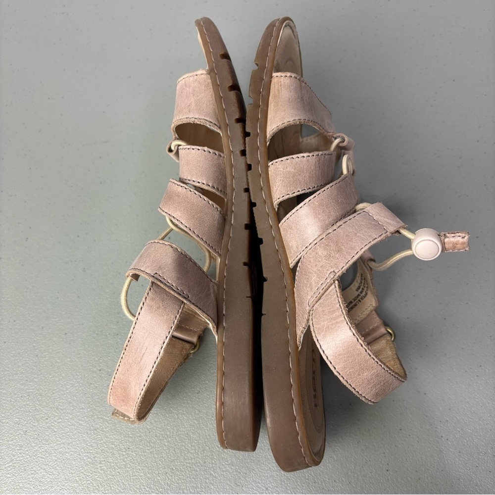 Born Women's Tan Taupe Sandals Leather Strappy Hook Loop 9M Casual Summer - Picture 7 of 12